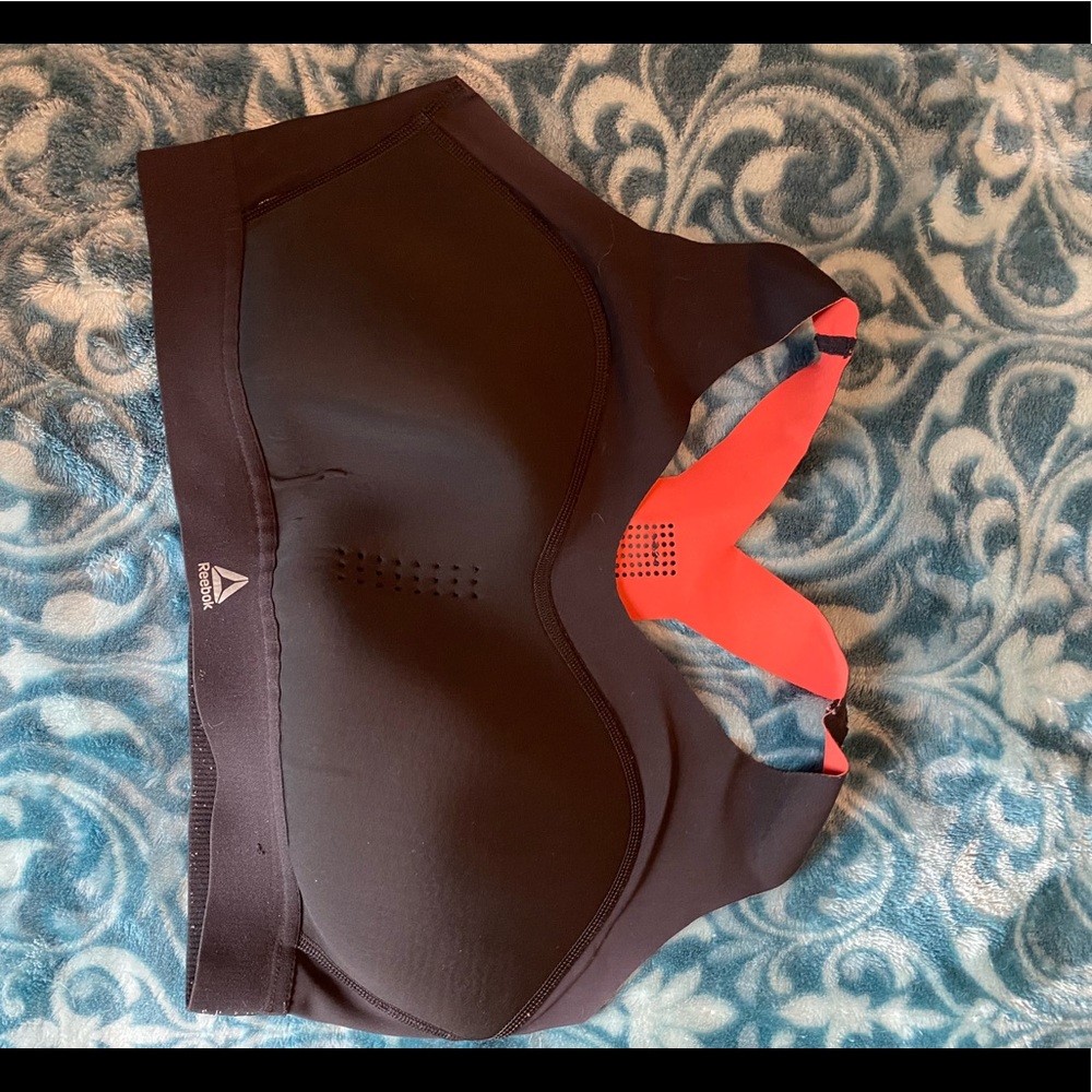 Sports bras, Reebok Pure Move Motion Sense Black